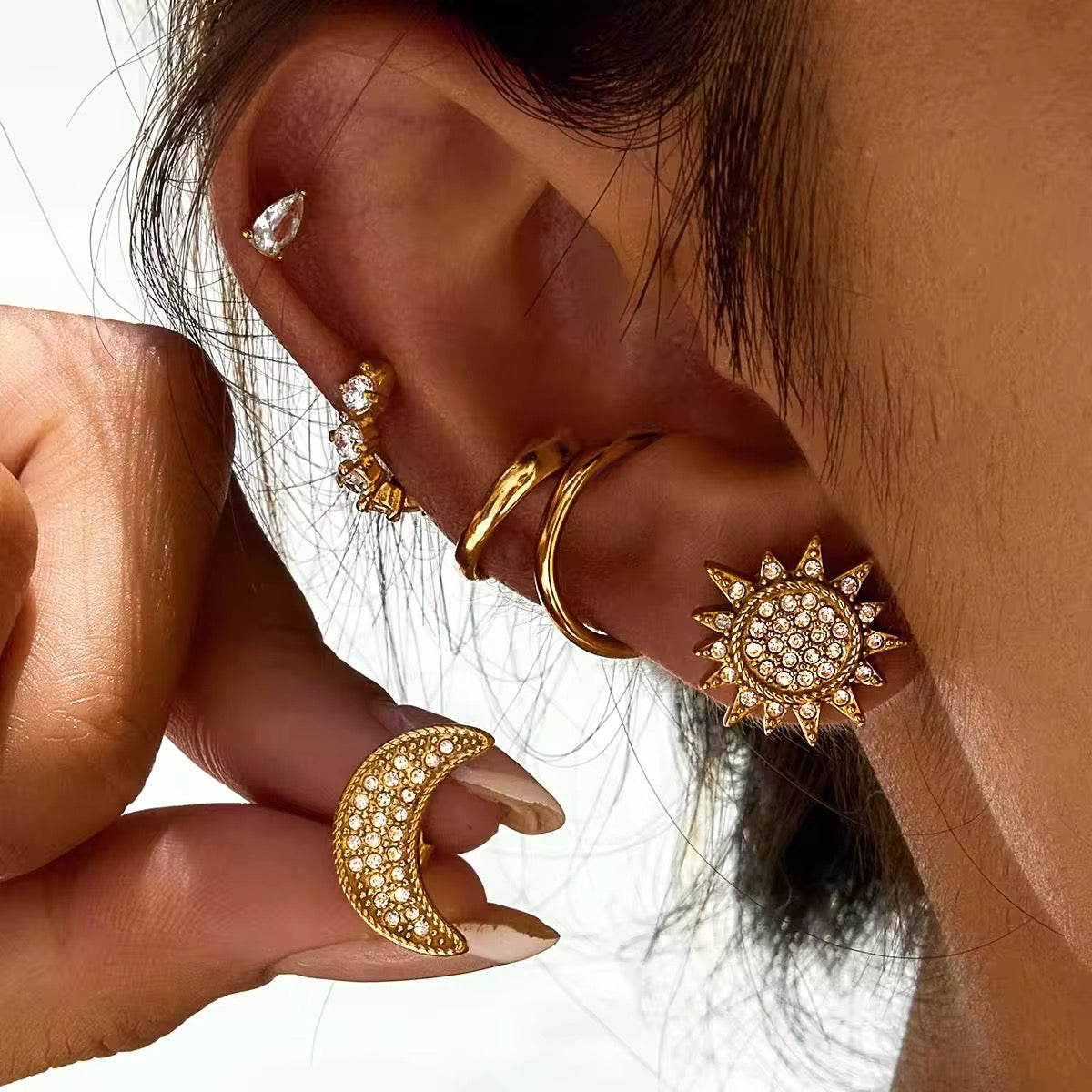 Sun&moon stud earrings