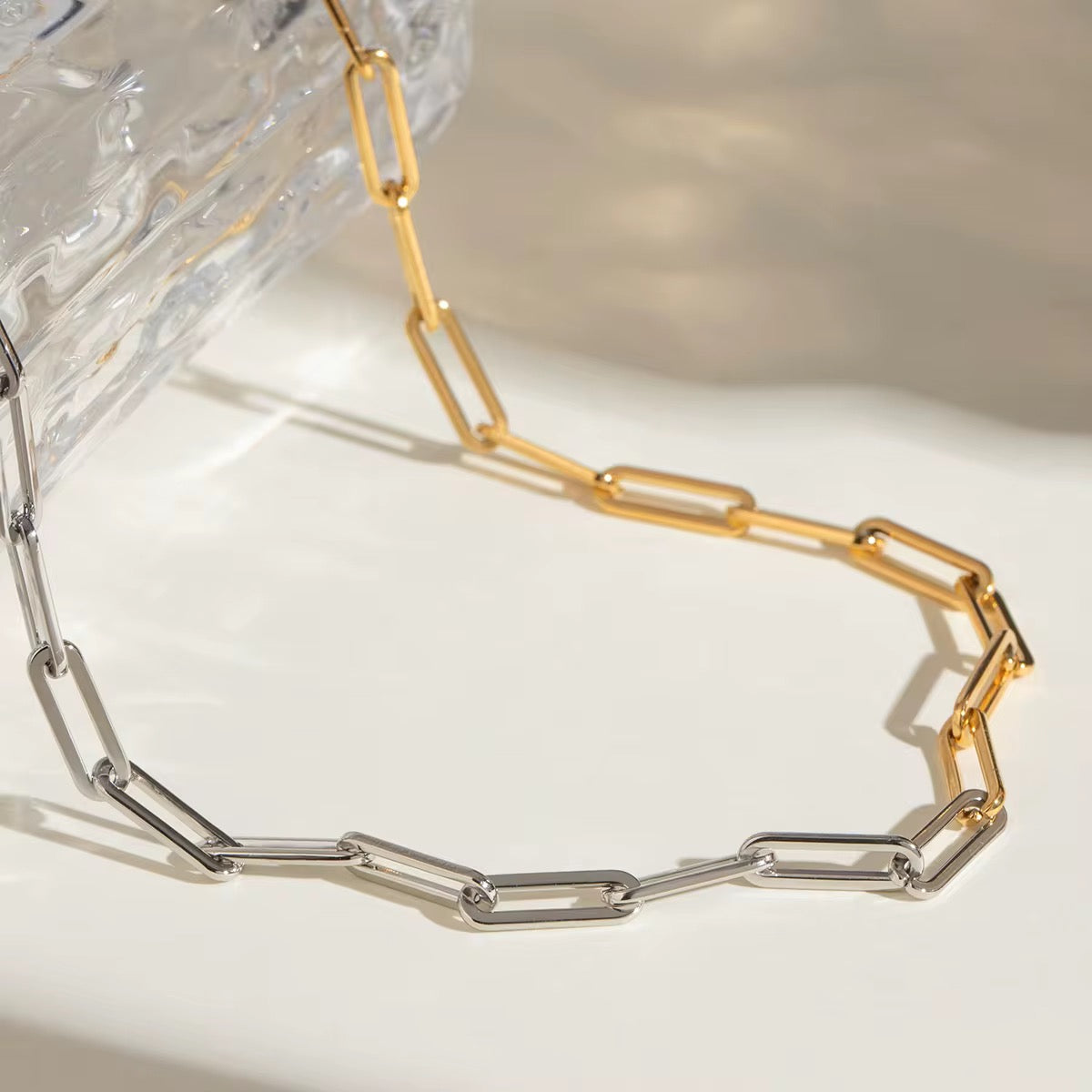 Two tone paper clip chain