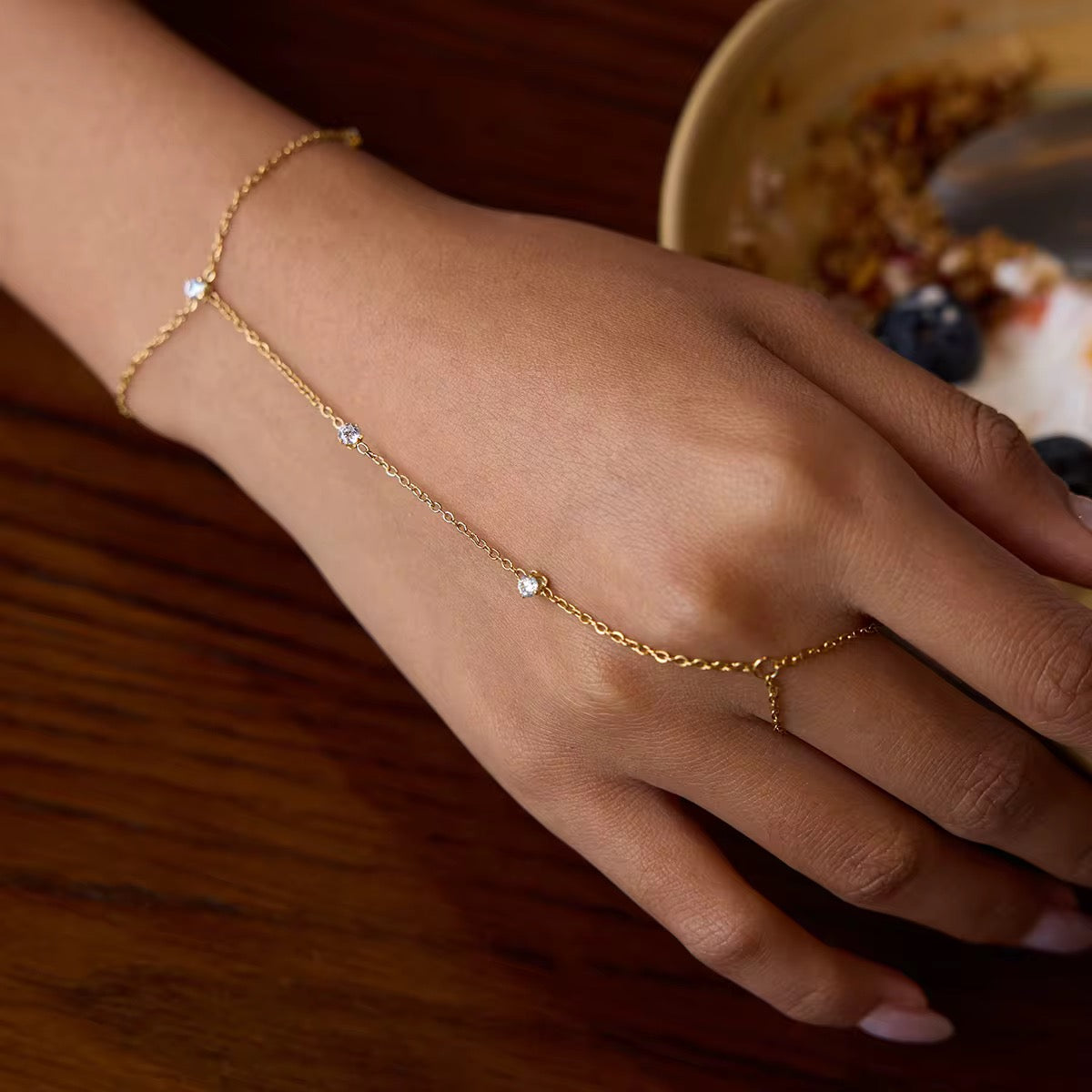 Jamila hand chain