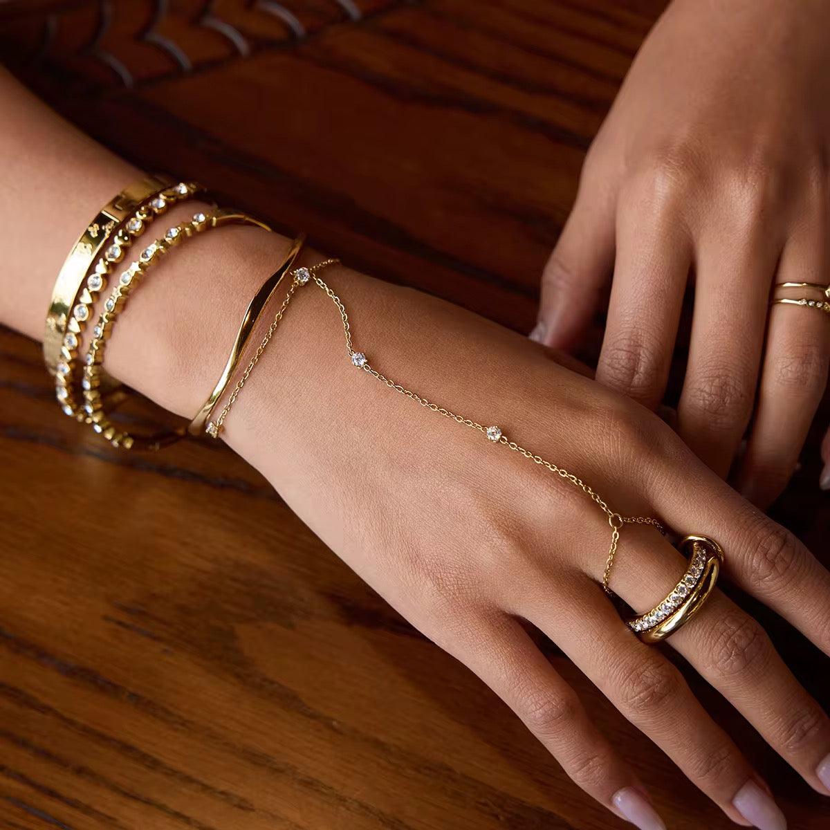 Jamila hand chain