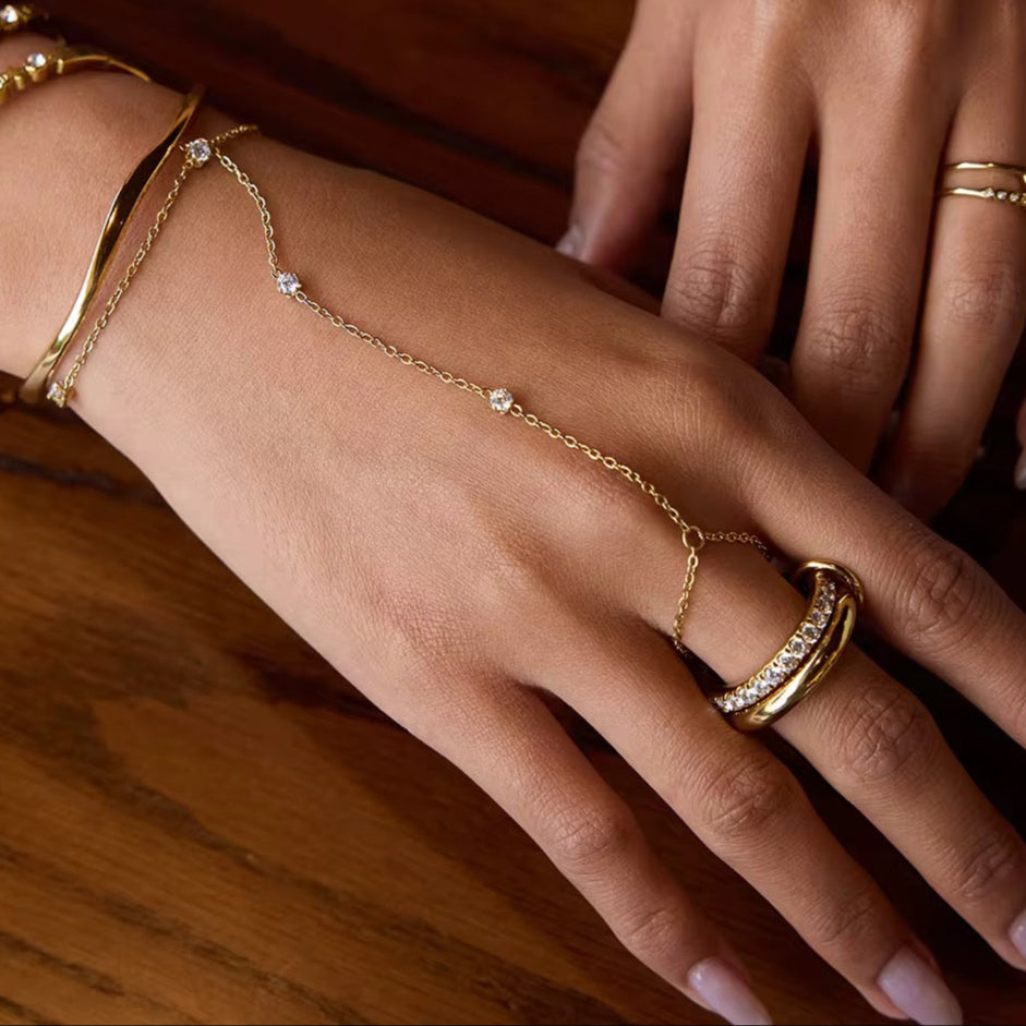 Jamila hand chain