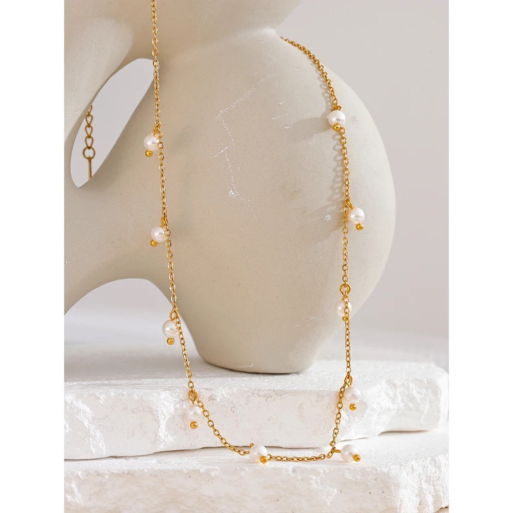 Pearl drop necklace