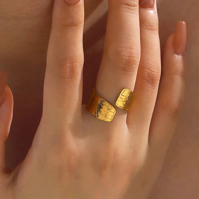 Gold amelia cuff ring